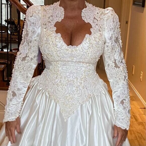 Vintage Triple Cathedral Wedding Dress - Picture 5 of 16